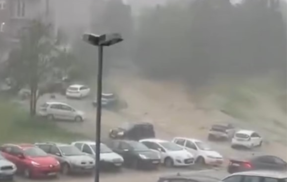 Stravično nevreme protutnjalo Srbijom: Ovako nešto odavno nije viđeno, gradovi plivaju u vodi, na Milošu Velikom apokalipsa! (VIDEO)