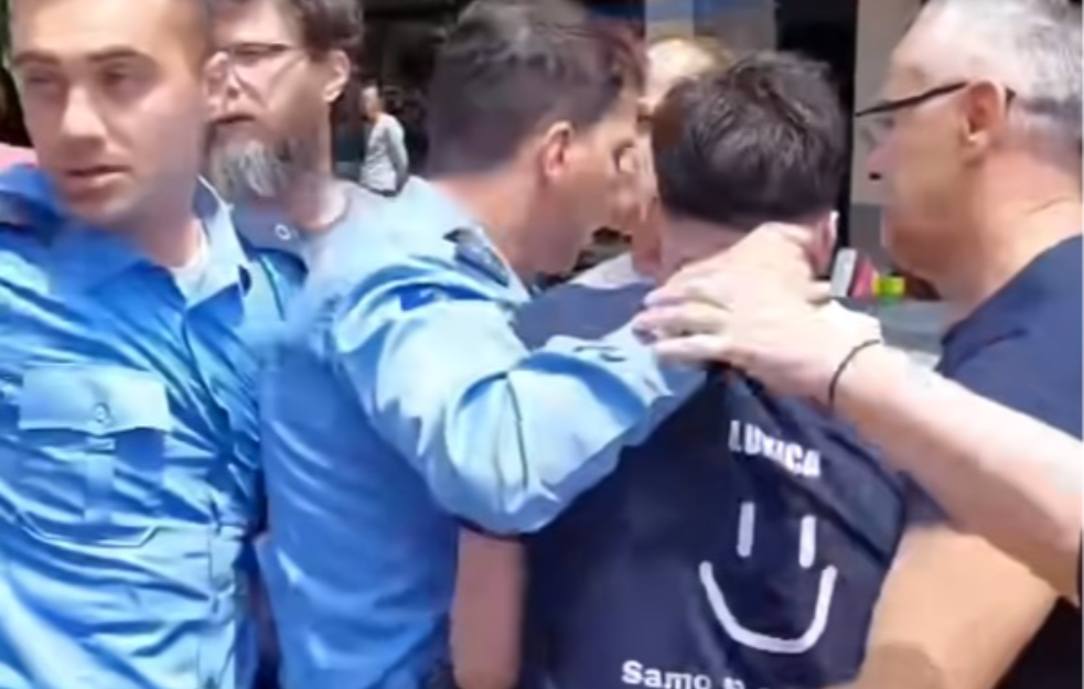 Albanci provocirali maturante u Kosovskoj Mitrovici, policija maltretirala srpskog mladića (VIDEO)