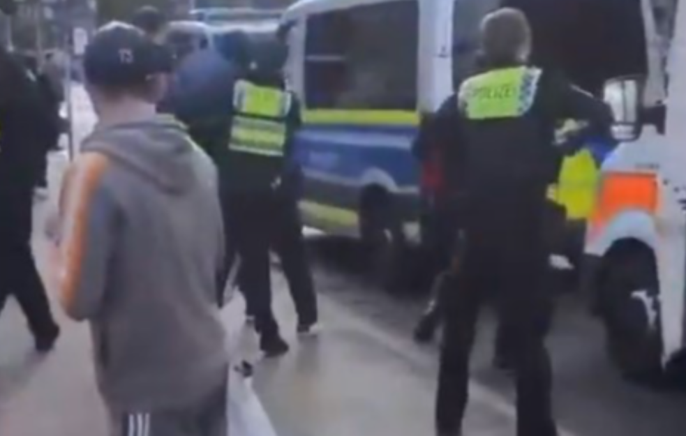 Užas u Hamburgu: U napadu nožem na železničkoj stanici povređeno 17 ljudi, počinilac zločina žena(VIDEO)