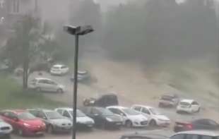 Stravično nevreme protutnjalo Srbijom: Ovako nešto odavno nije viđeno, gradovi plivaju u vodi, na Milošu Velikom apokalipsa! (VIDEO)