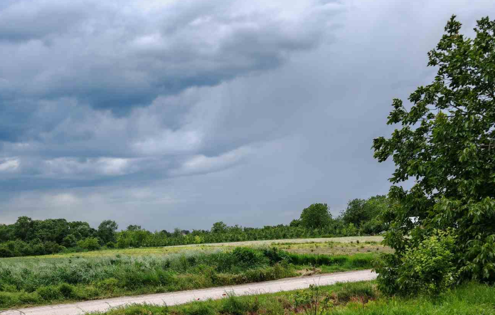 Ovaj maj donosi hladnoću, kišu i oluje sa gradom, dok sneg ponovo prekriva planine