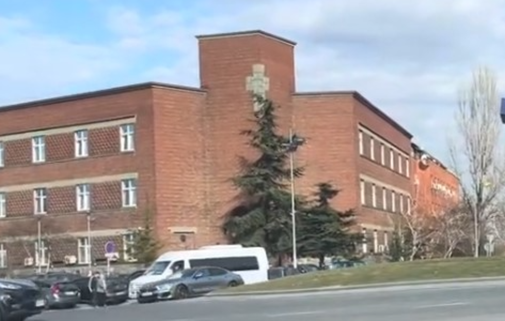Pozivaju se svi studenti da hitno dođu: Počela fizička blokada Pravoslavnog bogoslovskog fakulteta