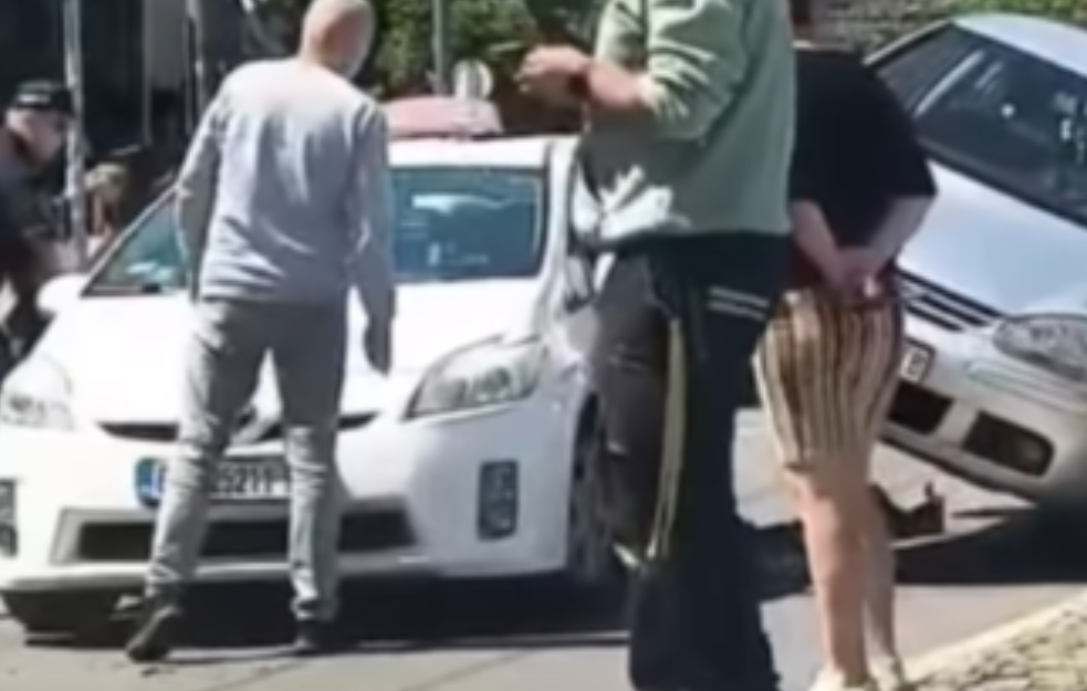 Automobil se popeo na taksi u centru Beograda: Kako li je uspeo da odradi to?