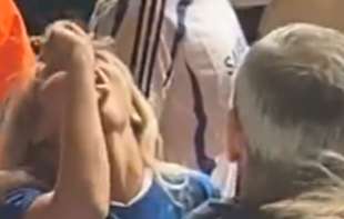 Glumica za odrasle izbačena sa derbija: Sve šokirala svojim potezom