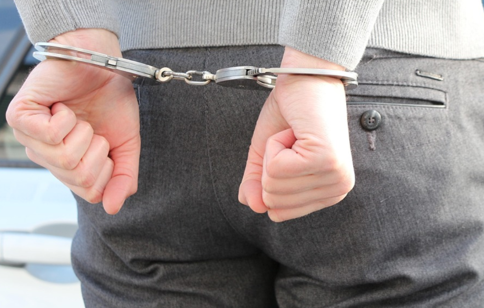 Policajac uhapšen zbog silovanja i zlostavljanja supruge