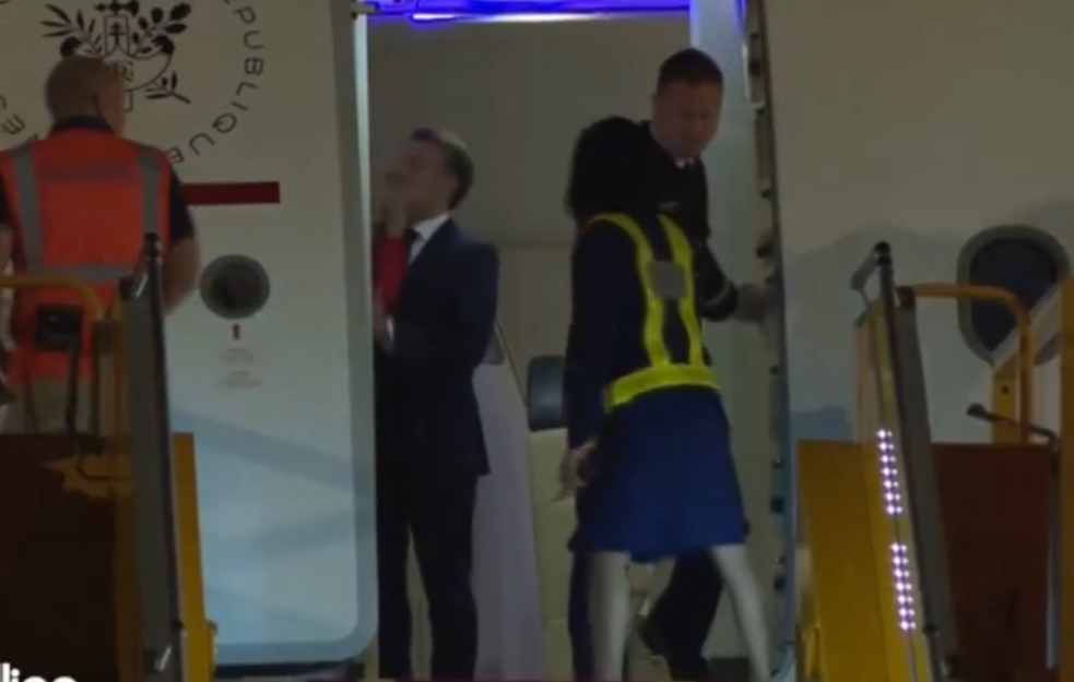 Šamar Brižit Makron odjekuje svetom: Zaharova aludira na 