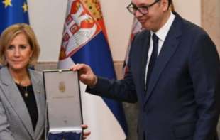 Vučić uručio orden američkoj kongresmenki: Razvoj dobrih odnosa sa SAD jedan od prioriteta Srbije