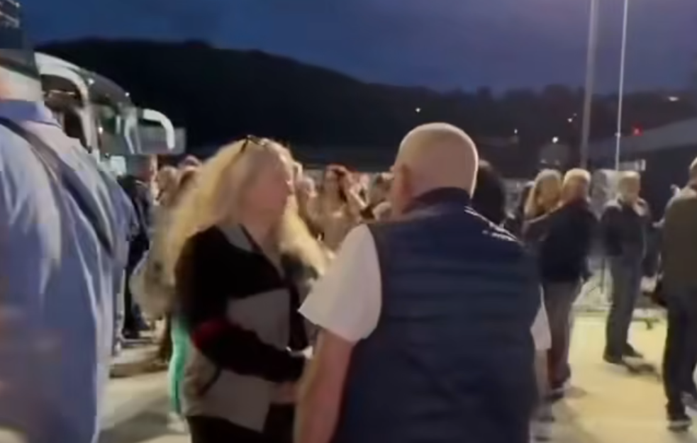 Srpska delegacija stigla u Paraliju: 350 članova otputovalo uz pomoć donatora