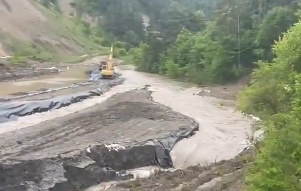 Jake poplave u Rumuniji, najgore za poslenjih 30 godina: Ugrožena velika turistička atrakcija (VIDEO)