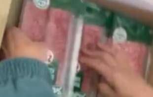 Da su izbori svake nedelje, narod ne bi bio gladan: Penzionerima u Kosjeriću podeljeni paketi sa hranom (VIDEO)