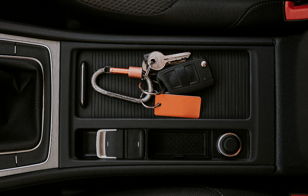 Šta uraditi kada vam ključevi ostanu zaključani u automobilu?