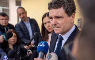 Novi rumunski predsednik u prvoj poseti ide u ruke NATO-u