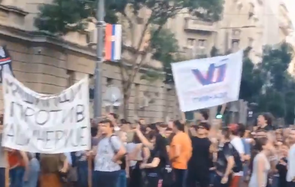 Studenti protestuju ispred Predsedništva: „Zna se ko crta metu na čelima profesora i studenata u blokadi“