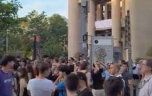 Protest ispred Pravnog zbog prebijanja studenta: Od države ste napravili kriminal, od naroda taoca! (VIDEO)