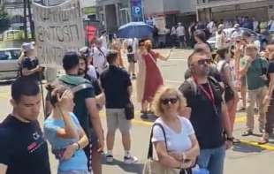 Petoro ostaje u pritvoru zbog napada na Miloša Pavlovića, ostalih 15 čeka odluku