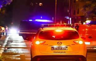 Filmska potera u Zemunu: Uhapšeni prethodno pokušao da beži, pa udario u službeni automobil