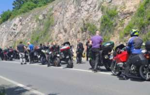 Više motociklista palo tokom vožnje, saobraćaj obustavljen (FOTO)