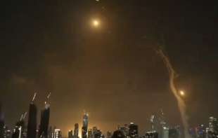 Iran pokrenuo uzvratni napad: Lansirano na stotine raketa i dronova, centar Tel Aviva u dimu (VIDEO)