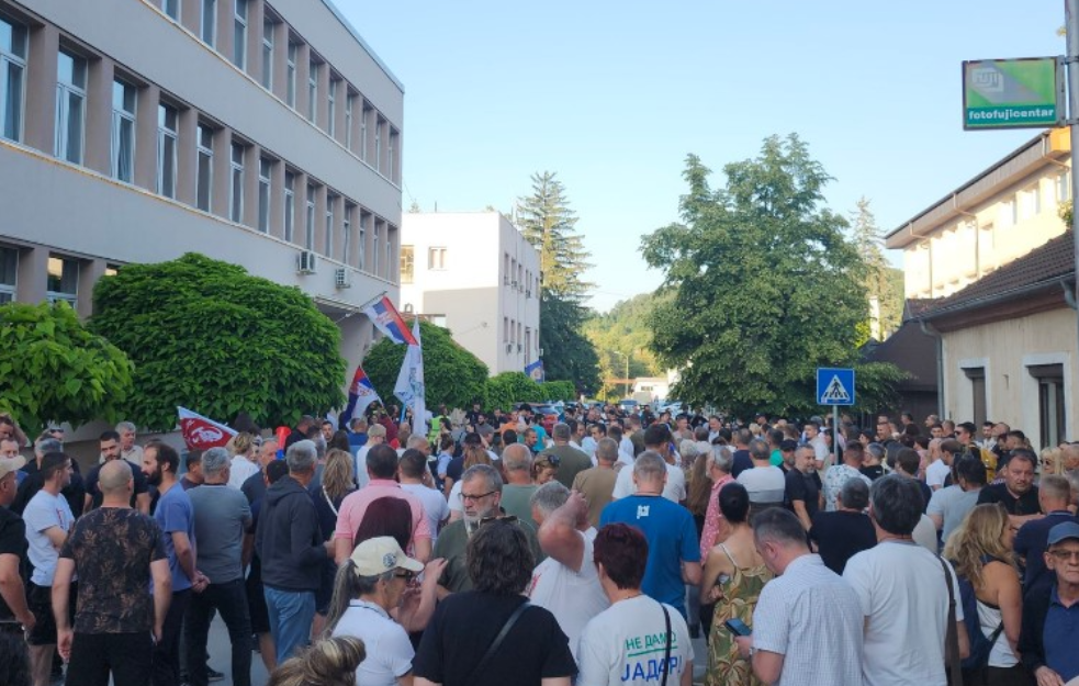 Protest u Kosjeriću: Studenti poručuju da neće odustati dok se ne poništi glasanje na biračkom mestu 25