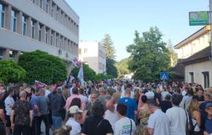 Protest u Kosjeriću: Studenti poručuju da neće odustati dok se ne poništi glasanje na biračkom mestu 25