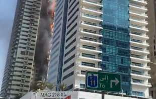 Požar u zgradi od 67 spratova u Dubaiju: Evakuisano skoro 4.000 ljudi (VIDEO)