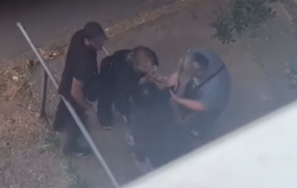 Lažni policajci napali devojku na Karaburmi! Ispipali je, kamere sve zabeležile!