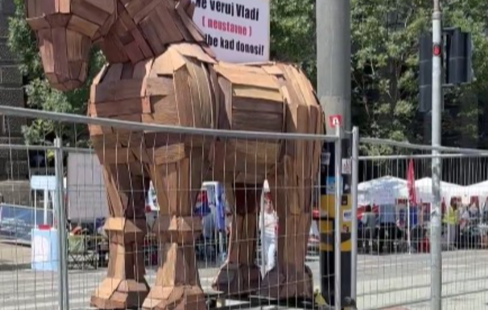Protest "Pobunjeni univerzitet" ispred Vlade Srbije traje već osmi dan: Čeka se ispunjenje još dva zahteva