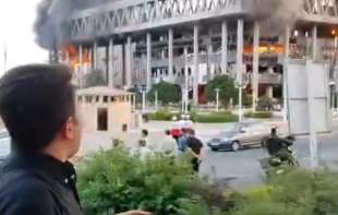 Izrael bombardovao iransku televiziju tokom programa uživo: Pogledajte kakva je bila reakcija voditeljke vesti (VIDEO)