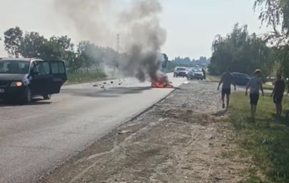 Stravičan udes u Šapcu: Šestoro povređeno u sudaru motocikla i automobila (VIDEO)