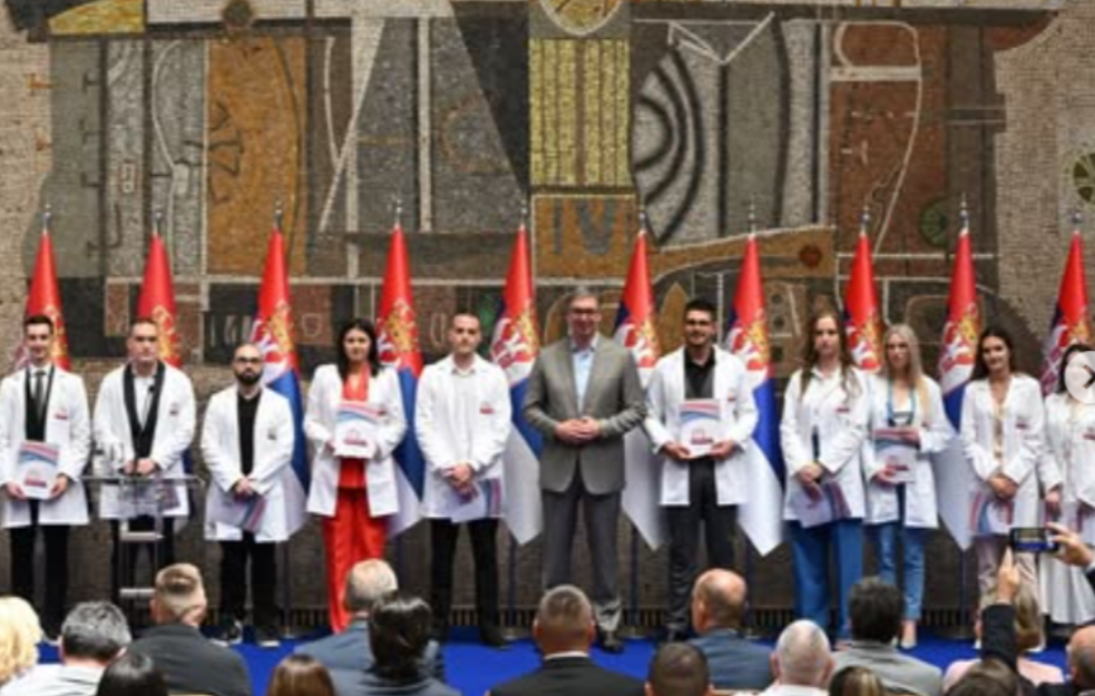 Dodeljeni ugovori o radu najboljim diplomcima medicinskih fakulteta