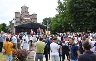 Obeležen Vidovdan u porti manastira Gračanica, više privođenja na Gazimestanu 