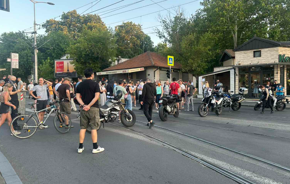 Niču barikade po Beogradu: Centar Zemuna blokiran na četiri mesta,  Autokomanda u Ulici Vojvode Stepe (FOTO, VIDEO)