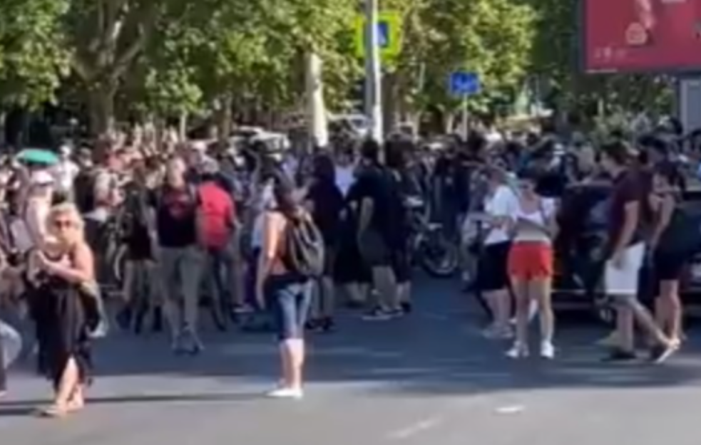 Beograd se ne smiruje: Počele blokade na Autokomandi i u Zemunu, pogledajte spisak ostalih (VIDEO)
