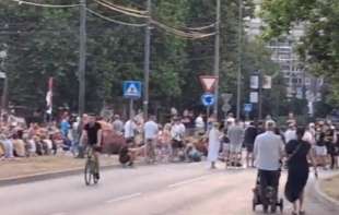 MUP: Uklonjene sve blokade u Srbiji, privedeno 79 osoba, četiri policajca povređena!
