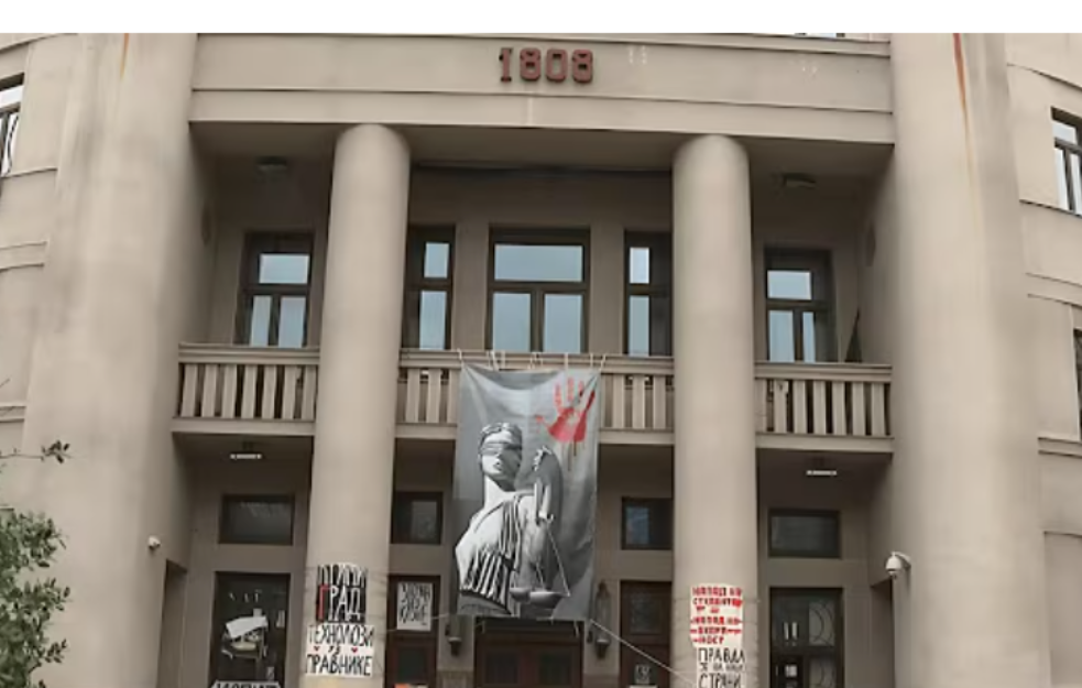 Blokada kod Pravnog fakulteta prekinuta dolaskom policije