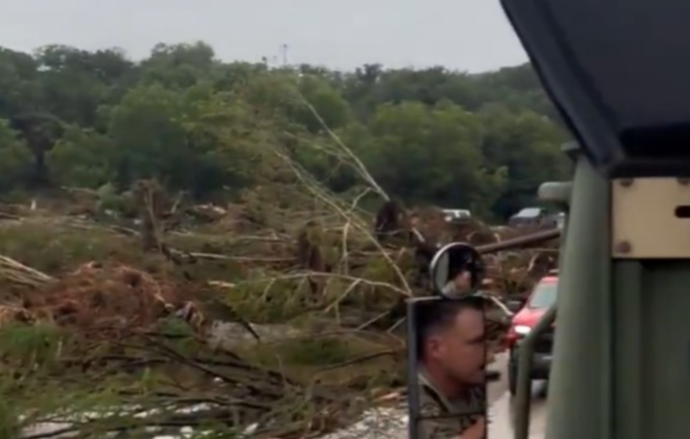 Nastavlja se potraga za nestalima: Broj poginulih u poplavama u Teksasu porastao na 67, prizori kao iz pakla (VIDEO)