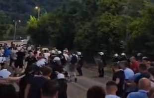 Užičani probili blokadu: Žandarmerija morala da ustukne pred ljutiitim građanima (VIDEO)