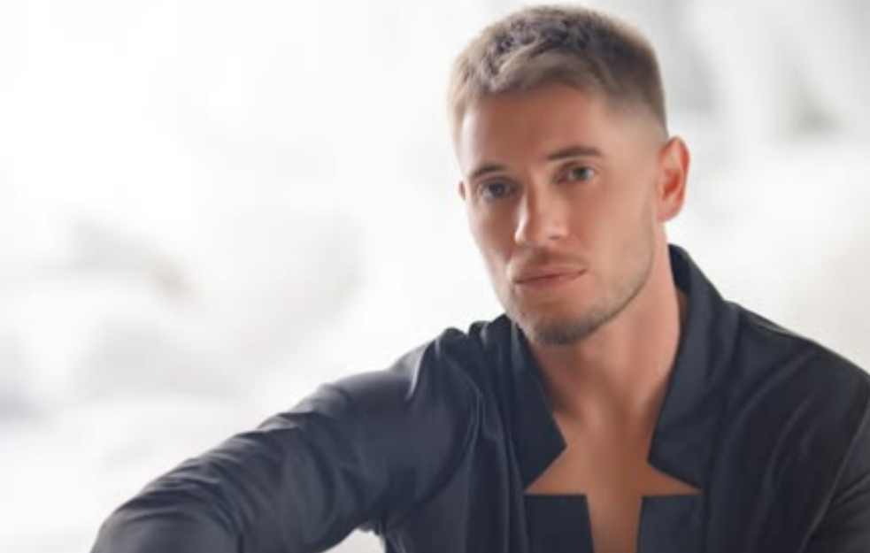 Pevač zaveo pet godina stariju koleginicu: Za bivšu tvrdio da ga je varala