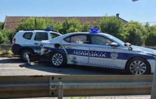 Potera u Žitištu: Oštećeno službeno vozilo, muškarac pokušao da pobegne