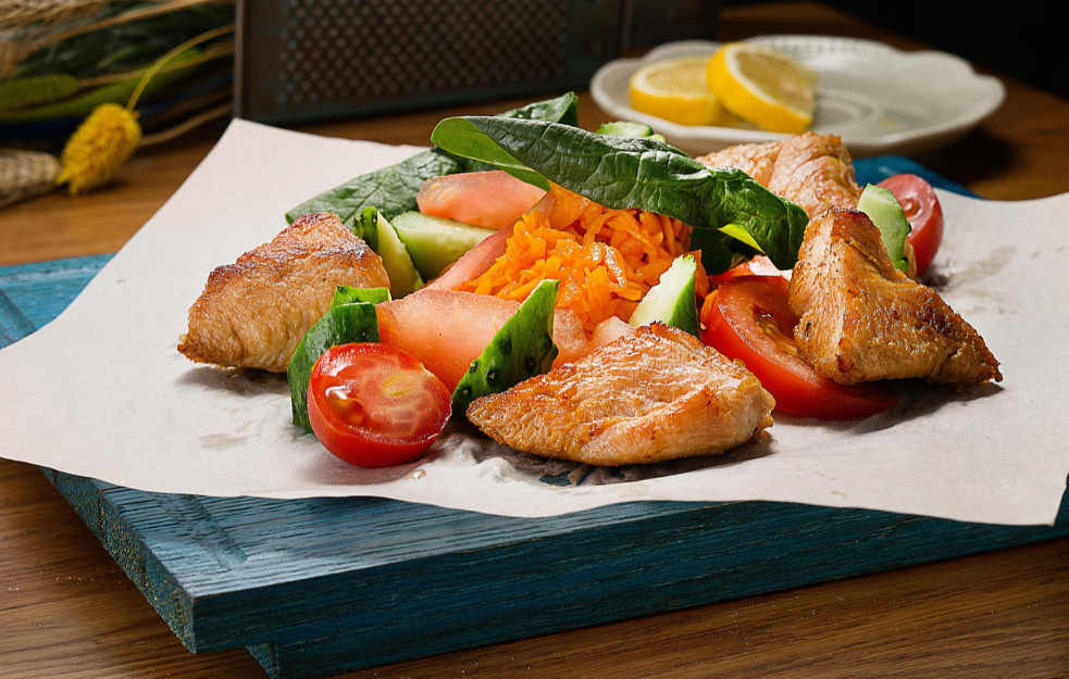 Lagan letnji ručak, Grčka pileća salata
