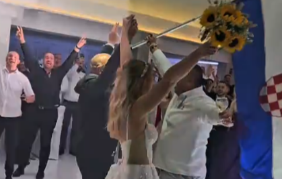 Ulazak mladenaca uz Tompsona: Komentari pršte, udarac na slavljenike (VIDEO)
