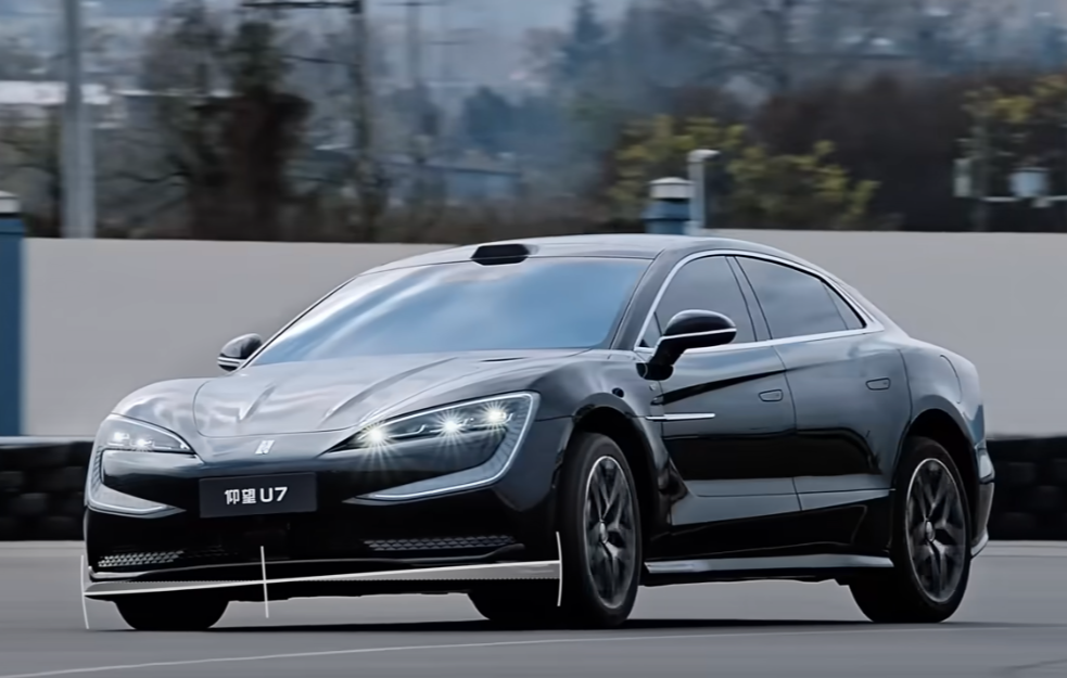 Evropo spremi se za kinesko čudo od automobila: Može se okrenuti čak za 360 stepeni i pluta u vodi