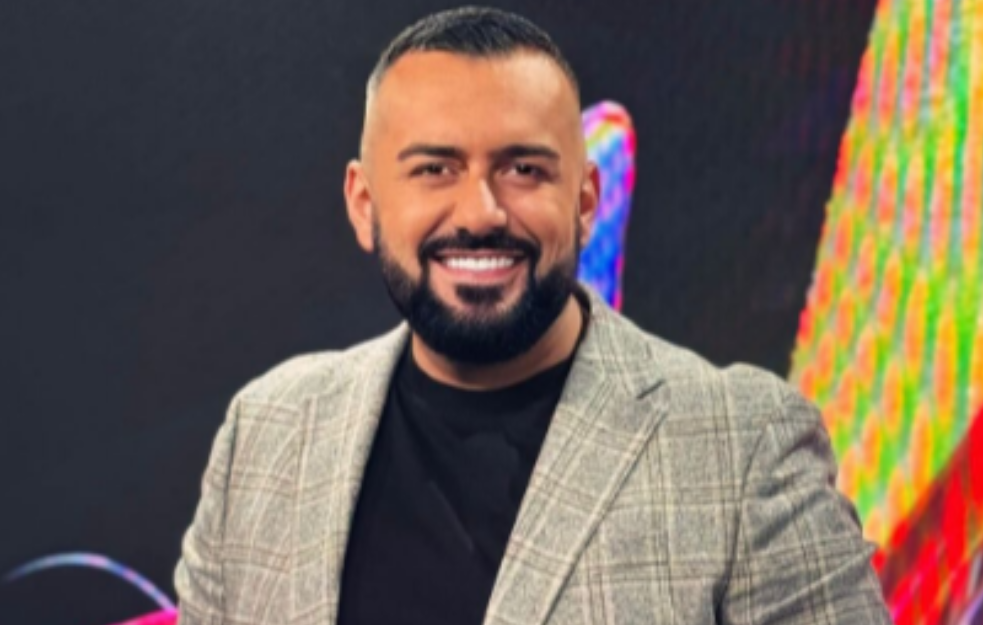 Pevač sav bakšiš pokloni dečaku koji je veran fan