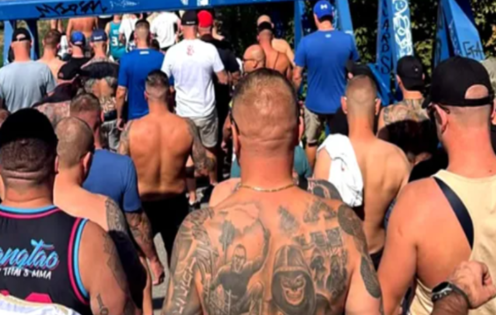 Huligani Leha napravili haos u Knez Mihajlovoj: Lomili izloge lokala, policija hitno reagovala (VIDEO)