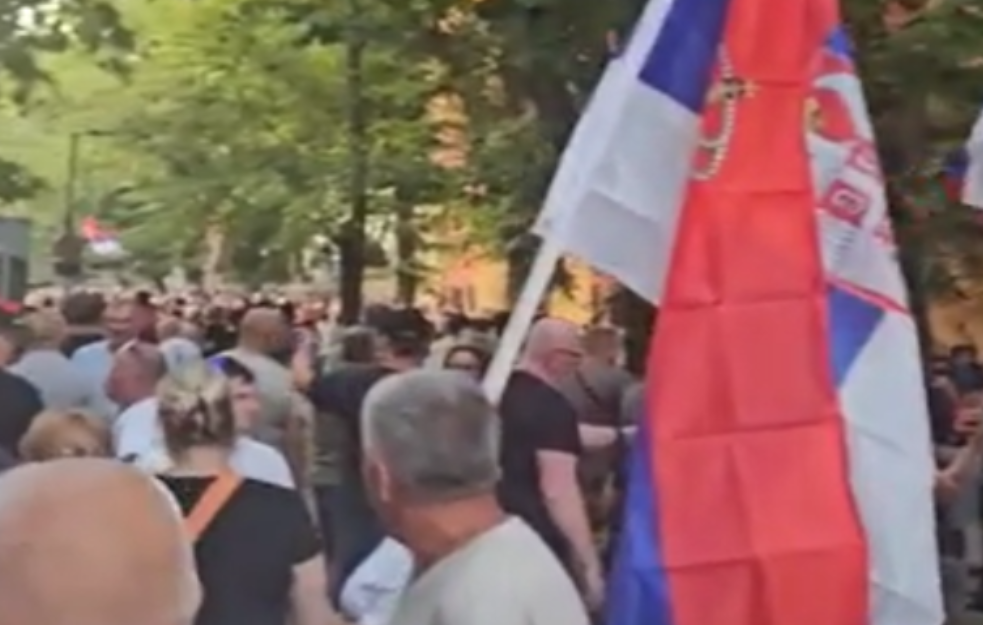 Incidenti i napetost u više gradova:Protesti zbog napada u Vrbasu i Bačkom Petrovcu, naprednjaci prave kontramitinge