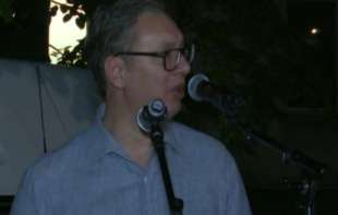 Vučić se u Ulici Kneza Miloša obratio pristalicama SNS: Srbija je ustala kao nikad do sad