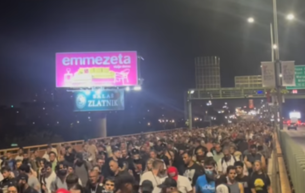 Učesnici protesta sa Novog Beograda i iz Zemuna blokrali moto-put ka centru grada