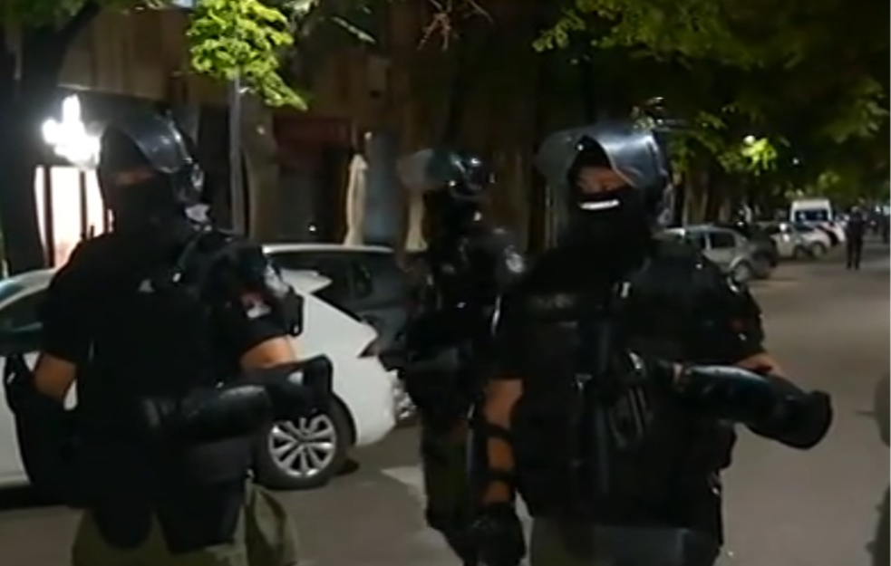 Protesti i večeras u više gradova, u Nišu napeto: Petoro studenata uhapšeno, Žandarmerija spremna na intervenciju (VIDEO)