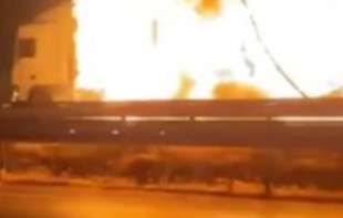 SCENE IZ HORORA: Vozio zapaljen kamion osam kilometara (VIDEO)