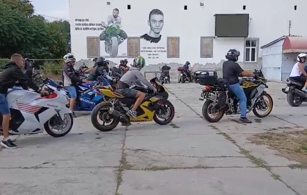 PROTIV ZABORAVA: BAJKERI VOZILI KRUG ZA POGINULOG LUKU JOVOVIĆA (15) Prošle godine poginulo 60 motociklista, STOP CRNOJ STATISTICI 